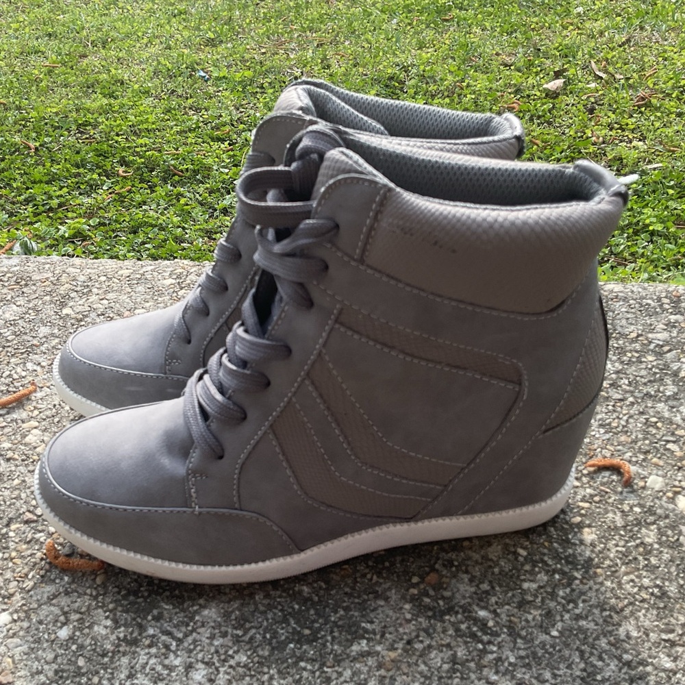 Just Fab Alma High Top Tennis Shoes Women's Gray Laced Boots 7.5 Nice